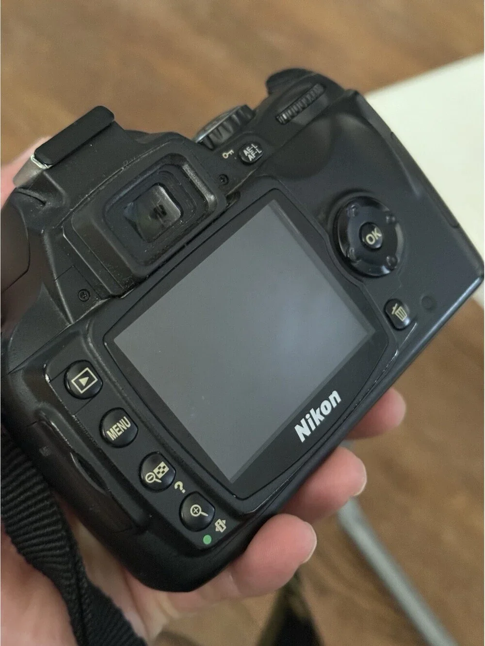 Nikon D40 Digital SLR Camera Body Only  W/battery , Charger , Bundle ( Read)